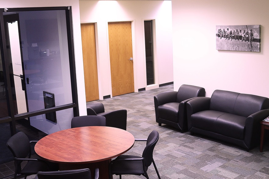 More Photos Of 1301 Corporate Center Dr, Eagan Research And Development For Lease