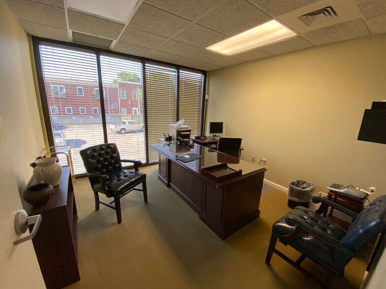 More Photos Of 100 Saint Ann St, Owensboro Office For Lease