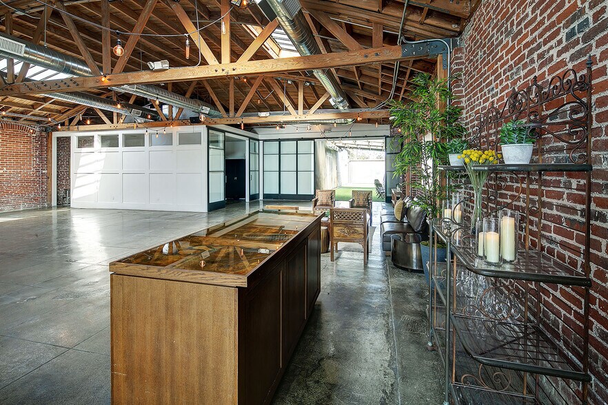 More Photos Of 3921 W Jefferson Blvd, Los Angeles Flex For Lease