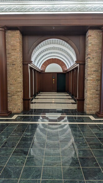 More Photos Of 115 W Jefferson St, Bloomington Apartments For Lease