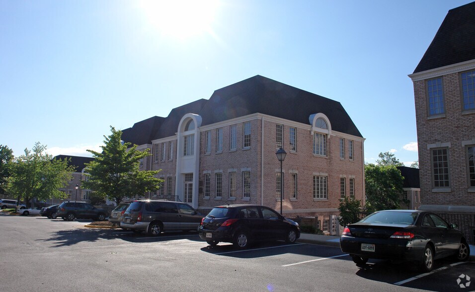 More Photos Of 3923 Blenheim Blvd, Fairfax Medical For Sale