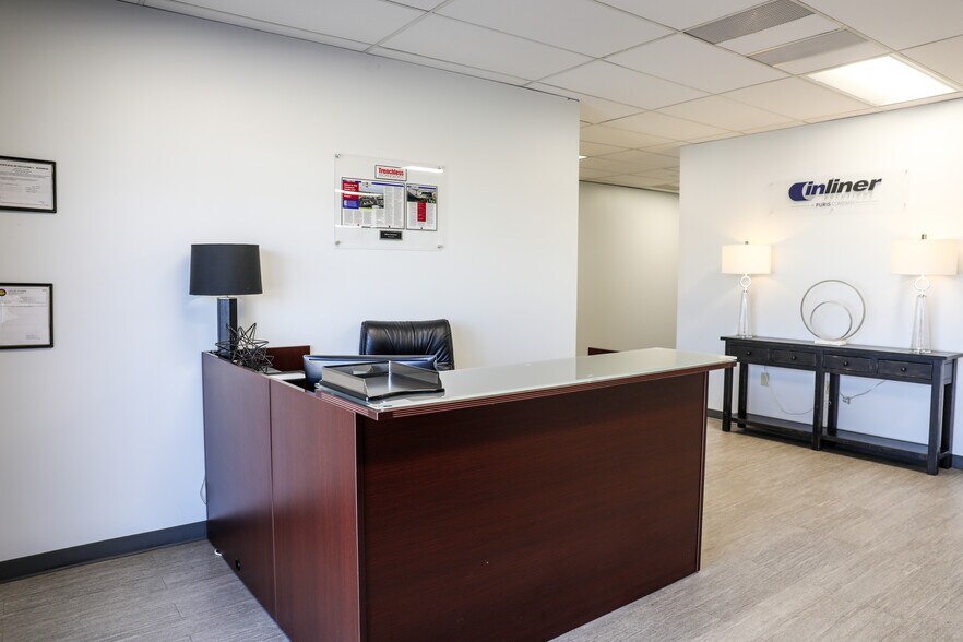 More Photos Of 1585 Roadhaven Dr, Stone Mountain Warehouse For Lease