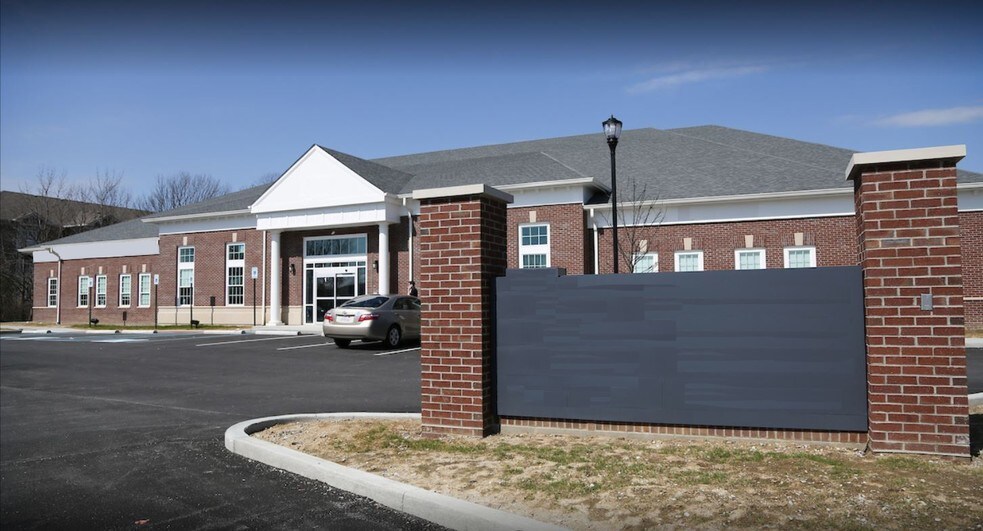 More Photos Of 6866 W Stonegate Dr, Zionsville Medical For Lease