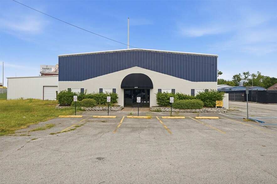 More Photos Of 619 Cassat Ave, Jacksonville Warehouse For Lease