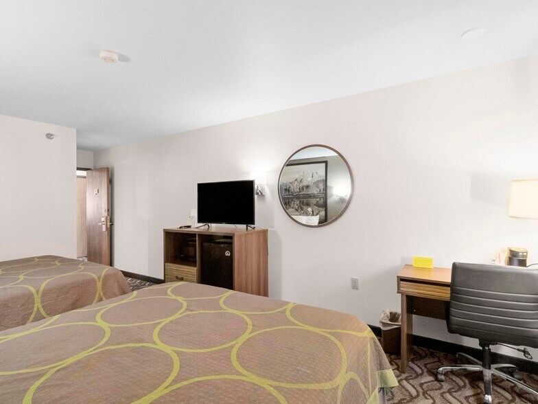 More Photos Of 1412 Warm Springs Dr, Dubois Hotel For Sale