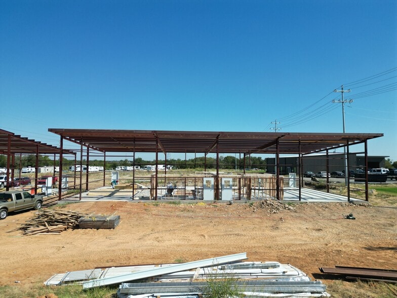 More Photos Of 450 Hwy 290 E, Elgin Light Distribution For Lease