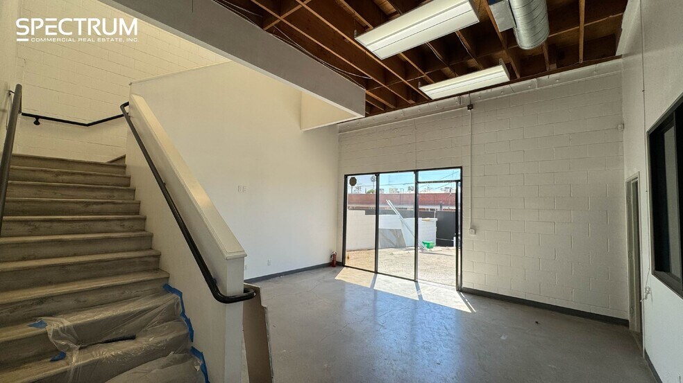 More Photos Of 15927-15929 Arminta St, Van Nuys Manufacturing For Lease