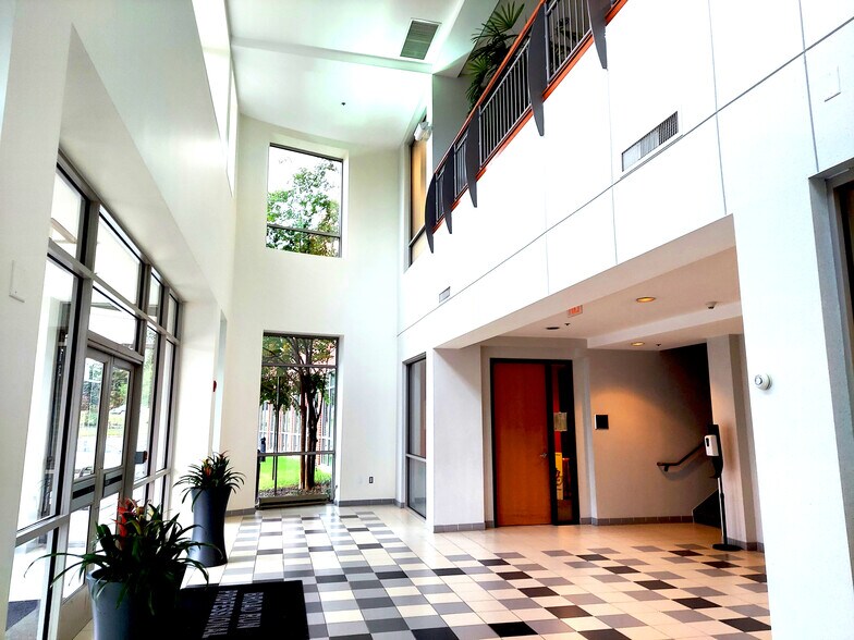 More Photos Of 22375 Broderick Dr, Sterling Office For Sale