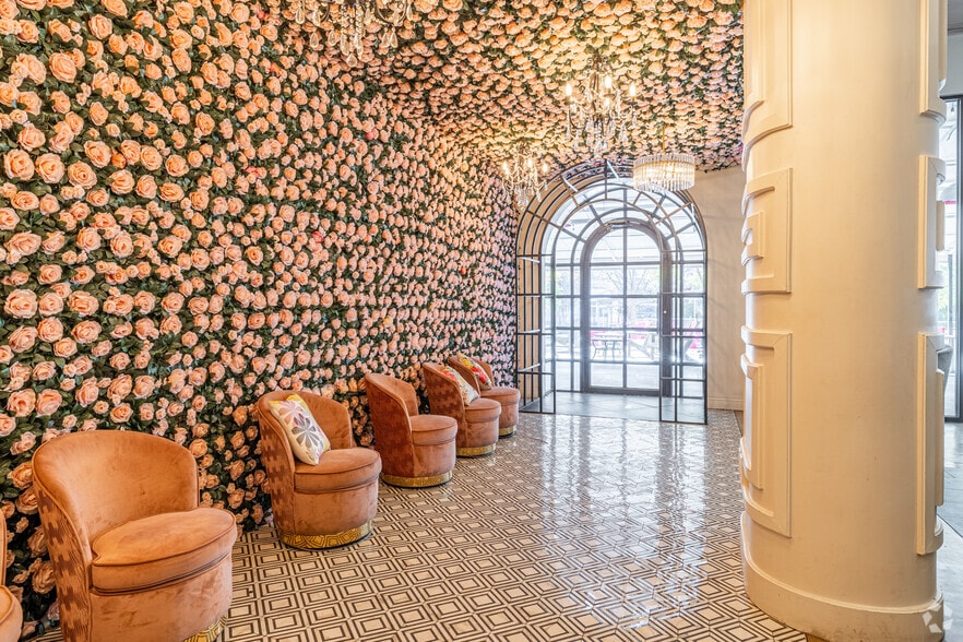 More Photos Of 3011 Gulden Ln, Dallas Restaurant For Lease