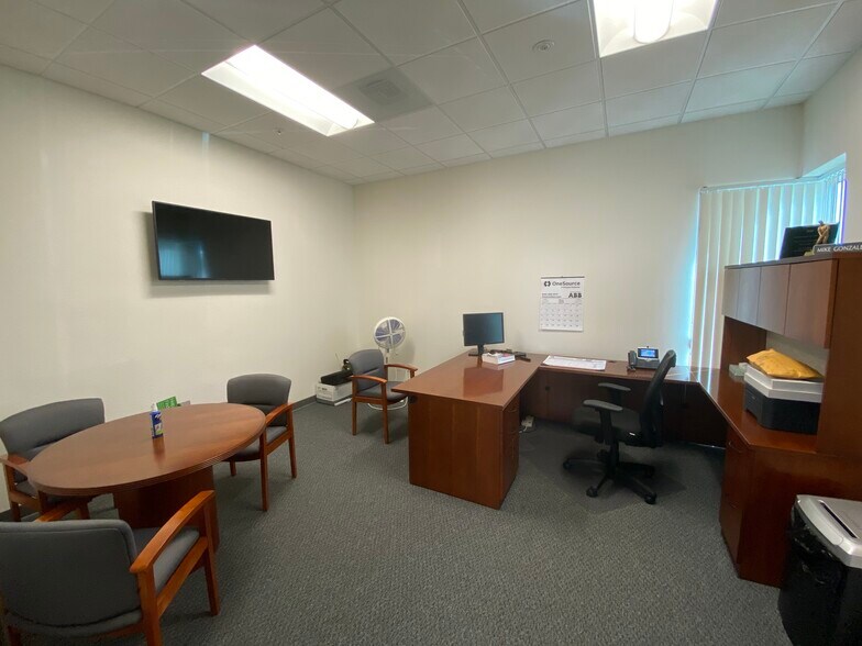 More Photos Of 2020 Iowa Ave, Riverside Office For Lease