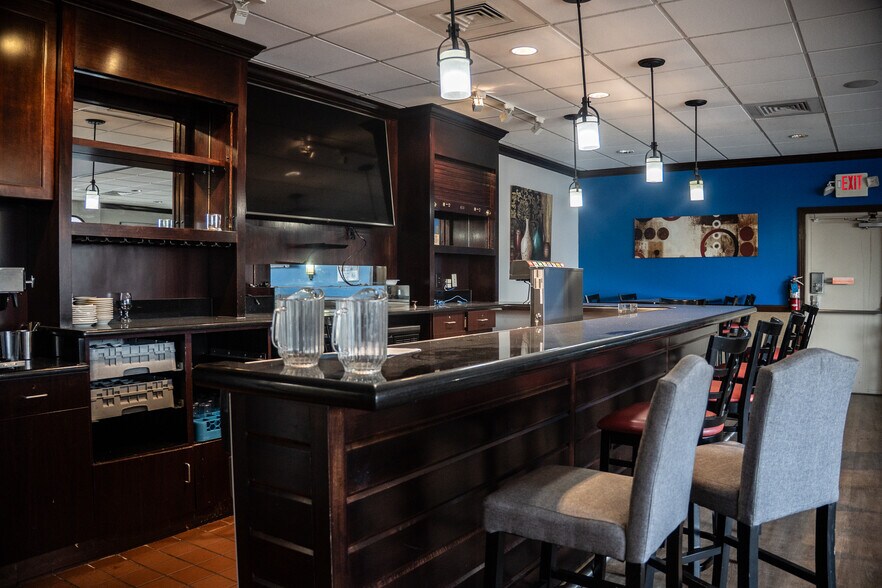 More Photos Of 2703 Ramada Rd, Burlington General Retail For Lease