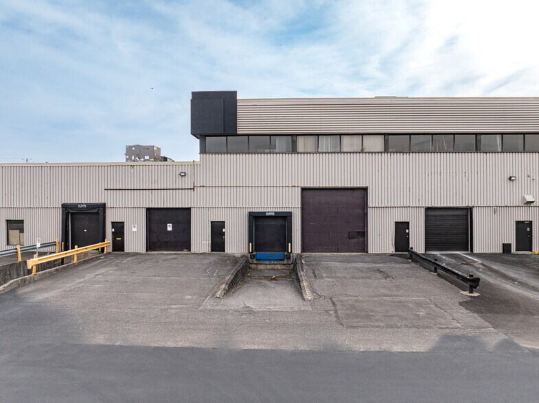 More Photos Of 1400 Av St-Jean-Baptiste, Québec Flex For Lease