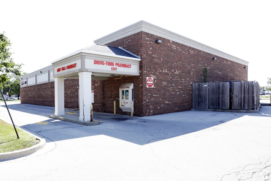 More Photos Of 600 N Mannheim Rd, Hillside Drugstore For Lease