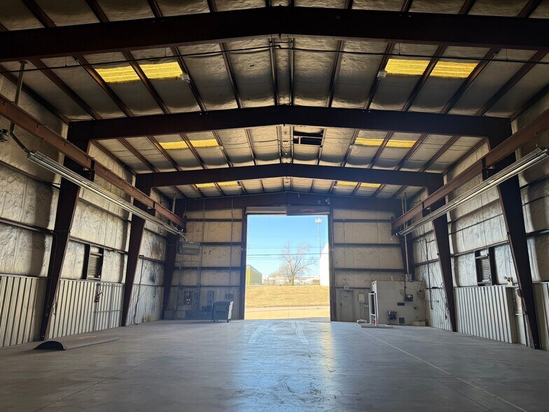 More Photos Of 1223 69th E ave, Tulsa Industrial For Lease