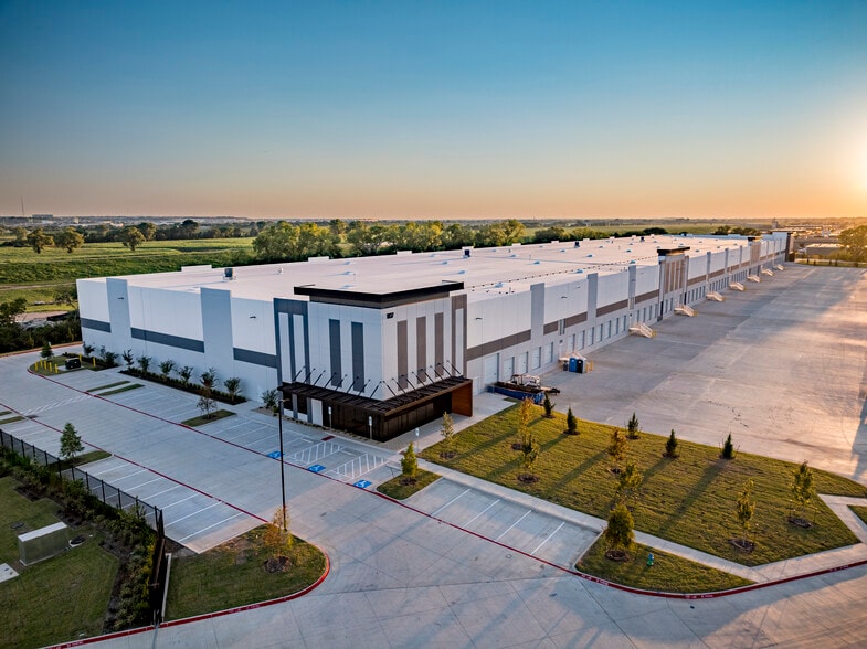More Photos Of 1107 Conveyor Ln, Dallas Unknown For Lease