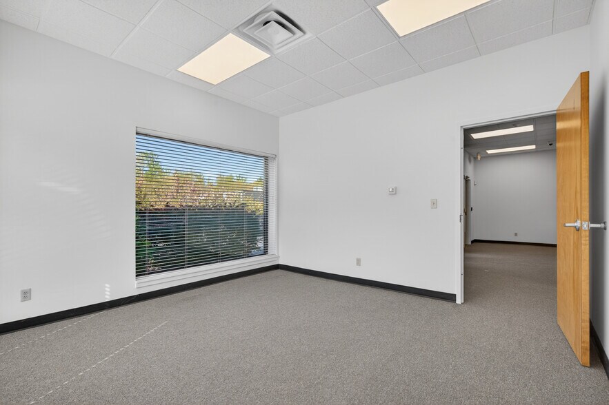 More Photos Of 2 Raymond Dr, Havertown Light Manufacturing For Lease