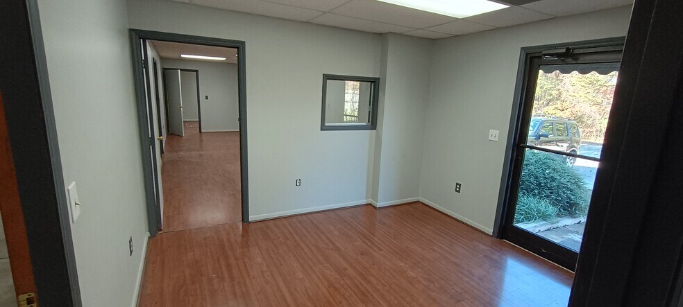 More Photos Of 4415 Abner Pl, Greensboro Distribution For Lease