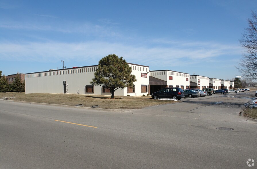 More Photos Of 8800-8840 7th Ave N, Golden Valley Warehouse For Lease