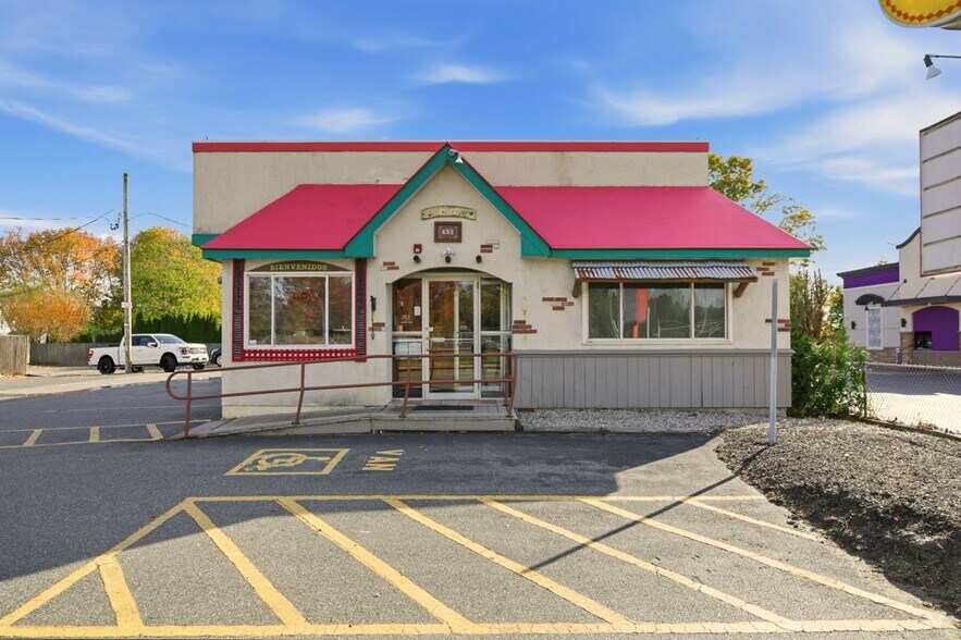More Photos Of 651 W Main Rd, Middletown Restaurant For Sale