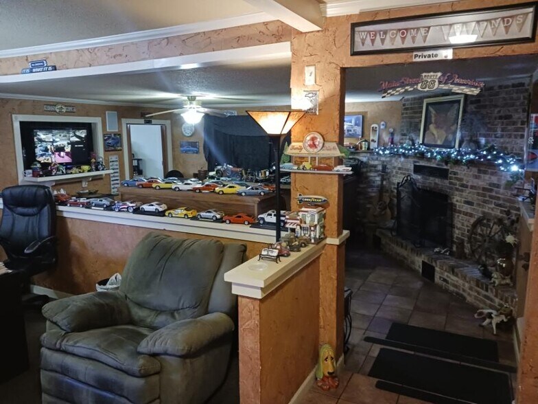 More Photos Of 4161 Hwy 62 SW, Mountain Home Restaurant For Sale