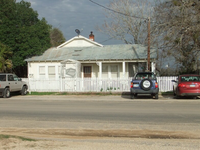 More Photos Of 112 Specht Rd, San Antonio General Retail For Sale