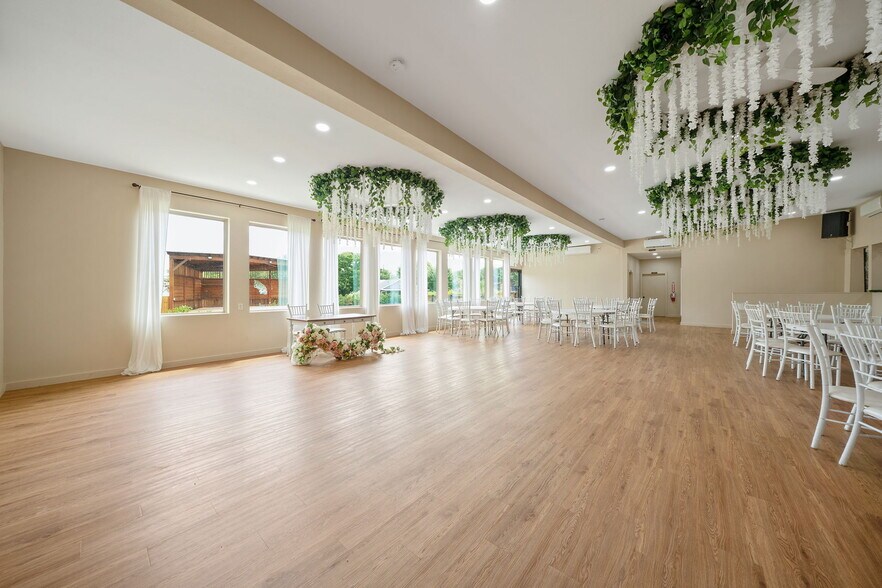 More Photos Of 19588 K St, Somerset Restaurant For Sale