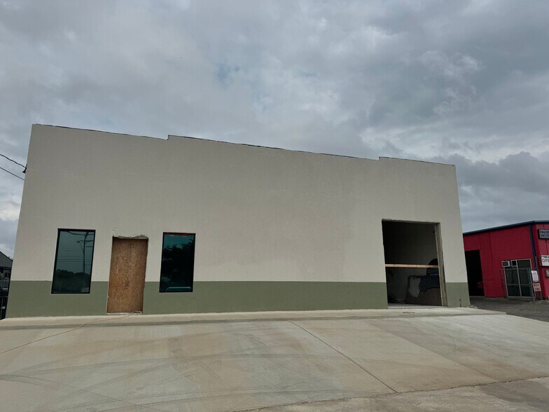 More Photos Of 5625 Babcock Rd, San Antonio Light Distribution For Lease