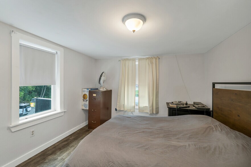 More Photos Of 40 Main St, Goffstown Restaurant For Sale