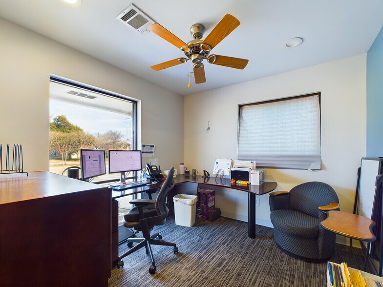 More Photos Of 1407 W University Dr, McKinney Medical For Sale