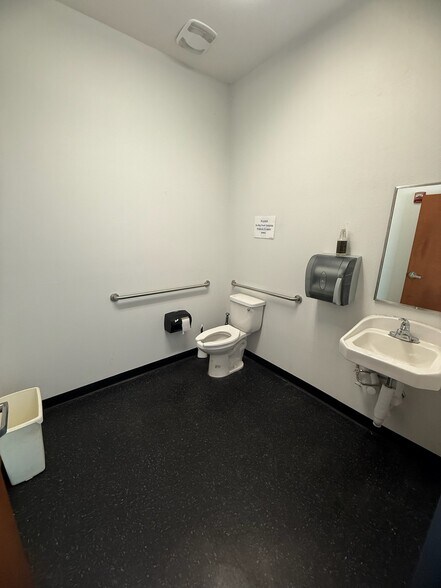 More Photos Of 2830 Industrial Plaza Dr, Tallahassee Industrial For Sale