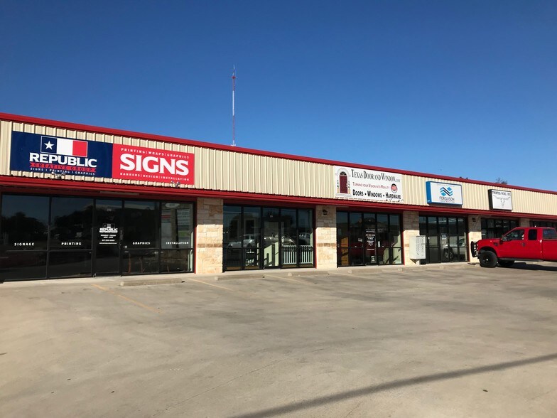 Primary Photo Of 1872 Mineral Wells Hwy, Weatherford Unknown For Lease
