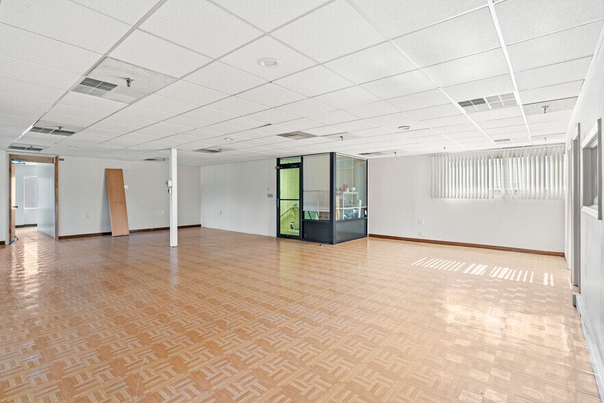 More Photos Of 5340-5364 Broadway, Merrillville Storefront For Sale