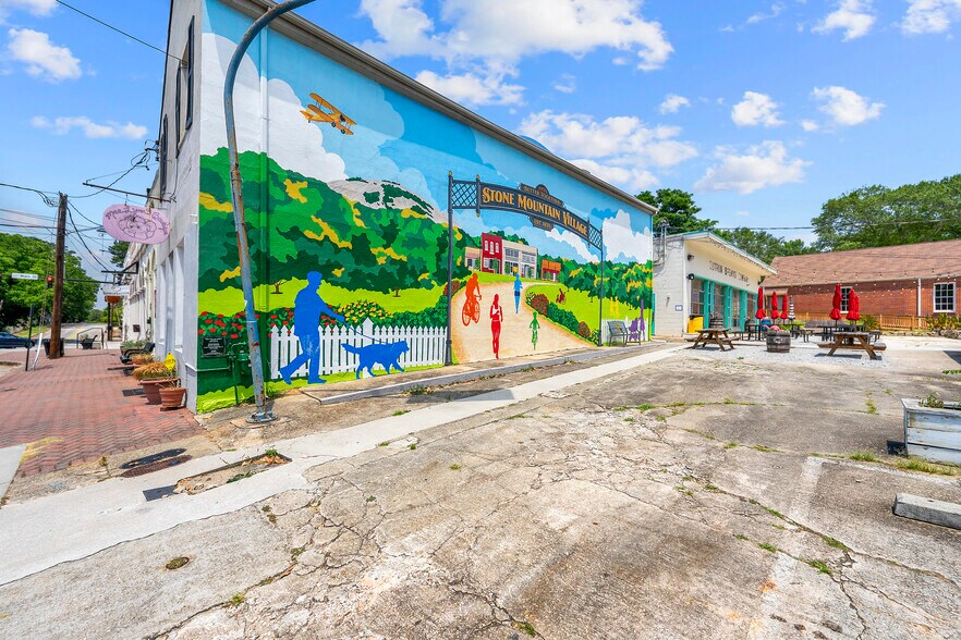 More Photos Of 929 Main St, Stone Mountain Restaurant For Sale