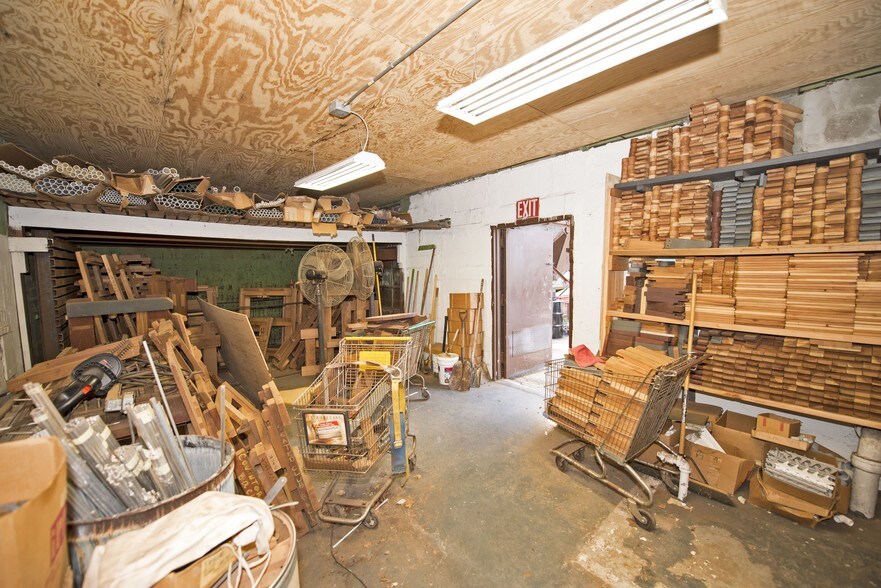 More Photos Of 2 Rossmore Ave, Central Islip Warehouse For Lease