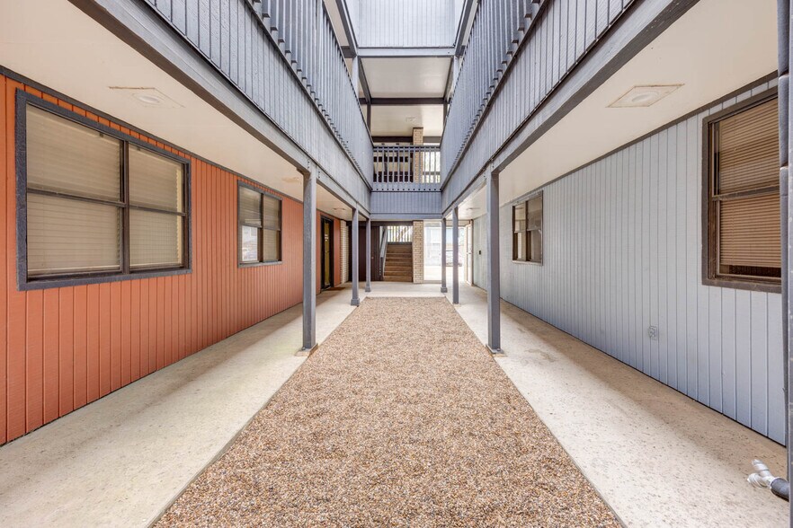 More Photos Of 700-H Everhart Rd, Corpus Christi Office For Sale