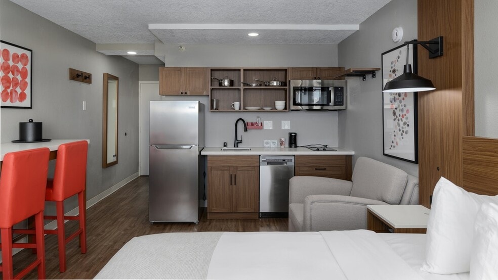 More Photos Of 2020 Menaul Blvd NE, Albuquerque Hotel For Sale