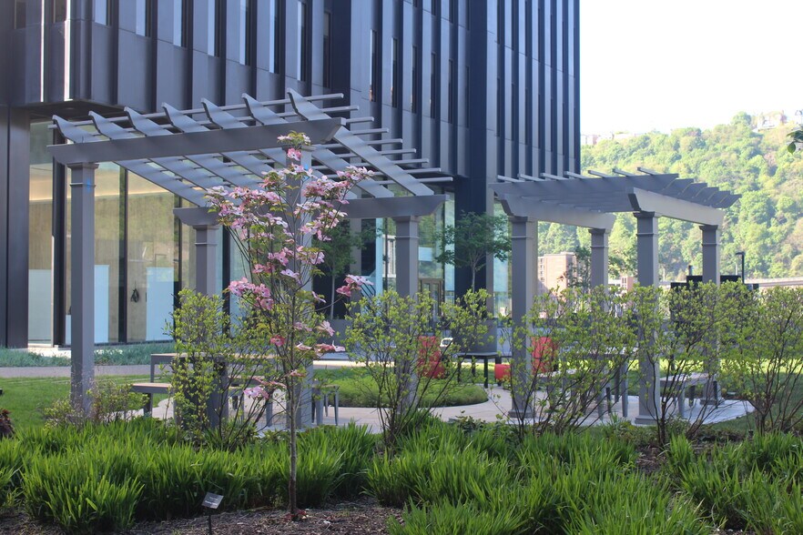 More Photos Of 11 Stanwix St, Pittsburgh Office For Lease