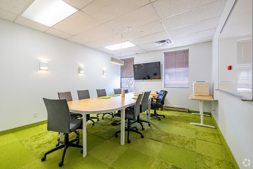 More Photos Of 50 Rue Saint-Charles O, Longueuil Medical For Lease