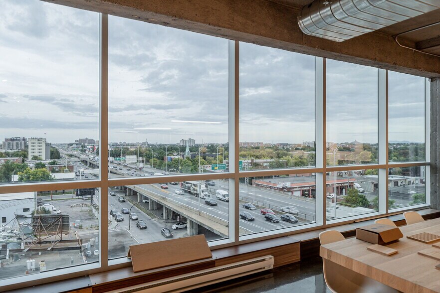 More Photos Of 3737 Boul Cremazie E, Montréal Office For Sale