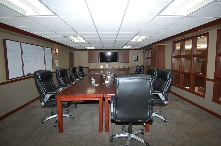 More Photos Of 102 E Main St, Washington Office For Sale