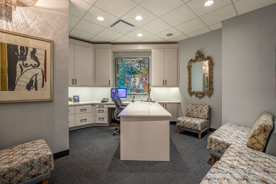 More Photos Of 50 E Washington St, Chicago Office For Sale