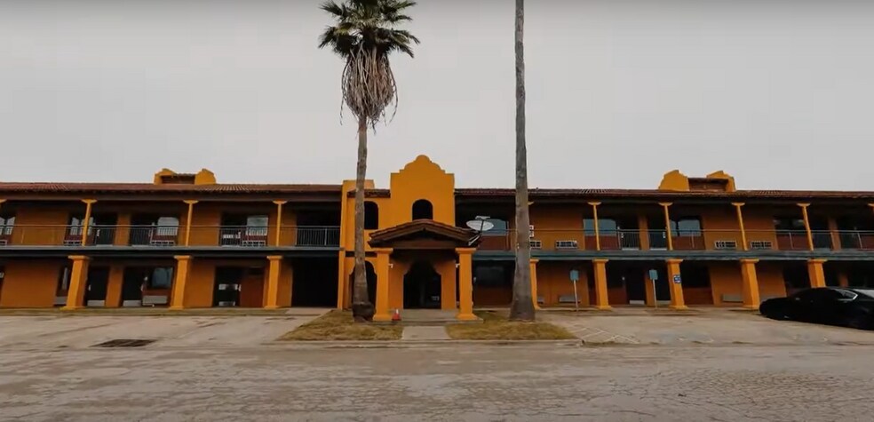 More Photos Of 3334 S US Highway 77 Byp, Kingsville Hotel For Sale