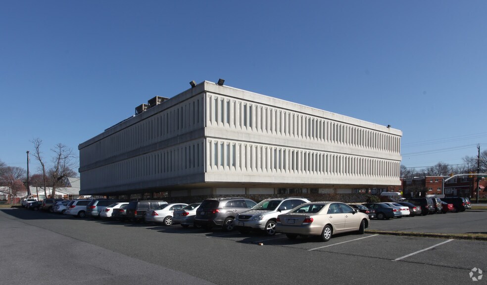 More Photos Of 831 University Blvd E, Silver Spring Medical For Lease
