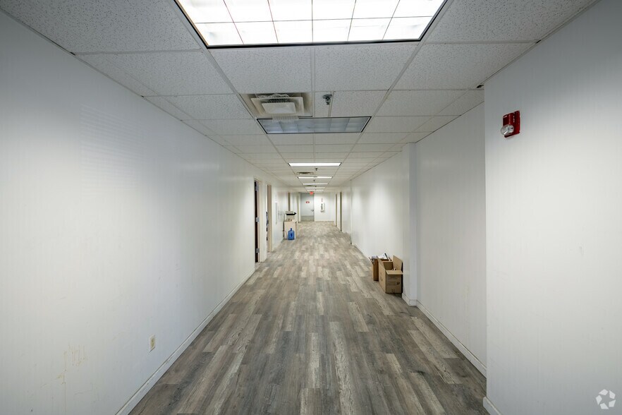 More Photos Of 55 Kennedy Dr, Hauppauge Flex For Lease