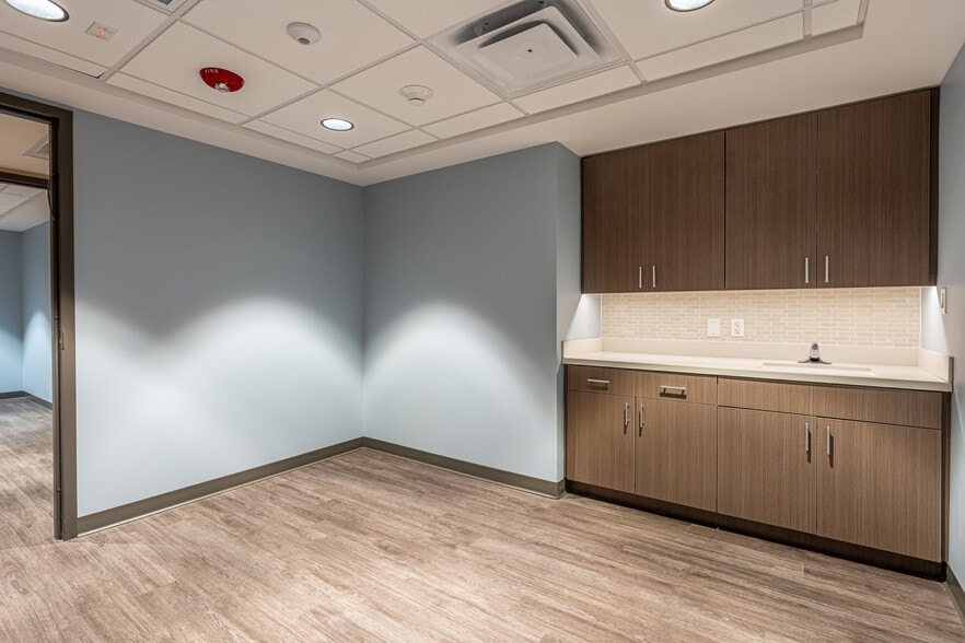 More Photos Of 1150 E Ogden Ave, Naperville Medical For Lease
