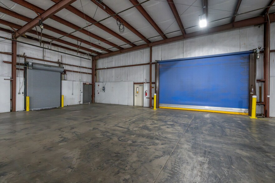 More Photos Of 8801 Corporate Square Ct, Jacksonville Warehouse For Lease