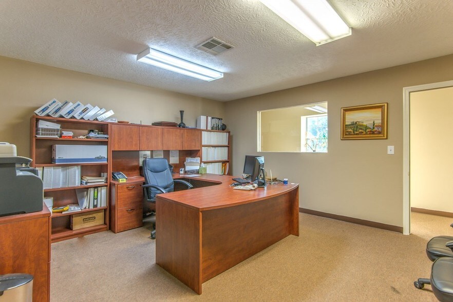 More Photos Of 13939 Old Texaco Rd, Conroe Warehouse For Sale