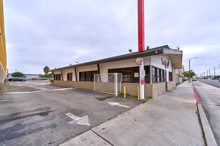 More Photos Of 15926 S Western Ave, Gardena Restaurant For Sale