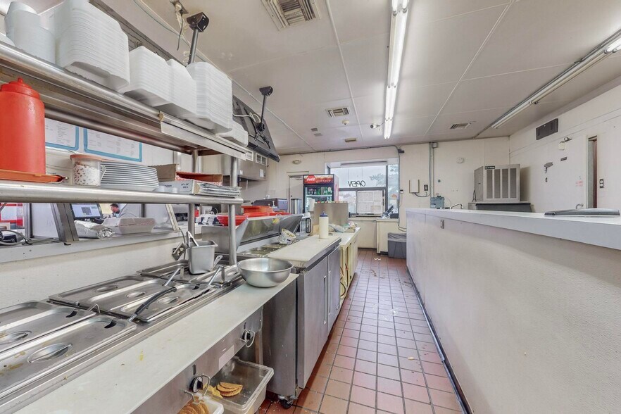 More Photos Of 2130-2301 Chelwood Park Blvd NE, Albuquerque Fast Food For Lease