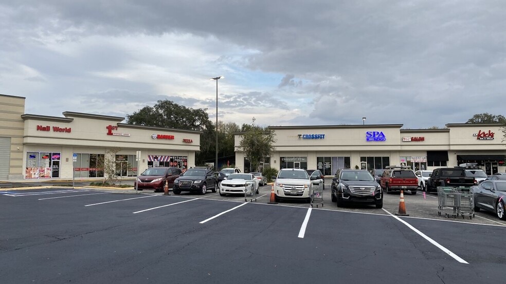 More Photos Of 3317 Lithia Pinecrest Rd, Valrico Unknown For Lease